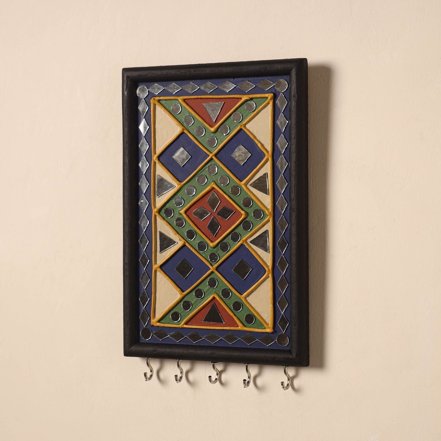 Kutch mud mirror work lippan art key holder (9 x 6 in) 45