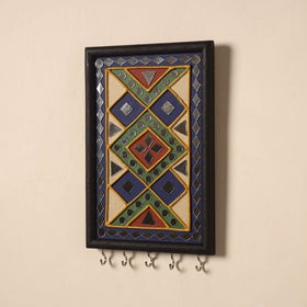 Kutch mud mirror work lippan art key holder (9 x 6 in) 45