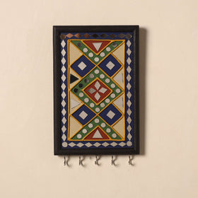 Kutch mud mirror work lippan art key holder (9 x 6 in) 45