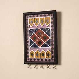 Kutch mud mirror work lippan art key holder (9 x 6 in) 50