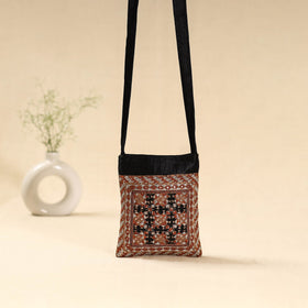 Kutch neran hand embroidered sling bag 46 - handcrafted