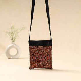 Kutch neran hand embroidered sling bag 47 - handcrafted
