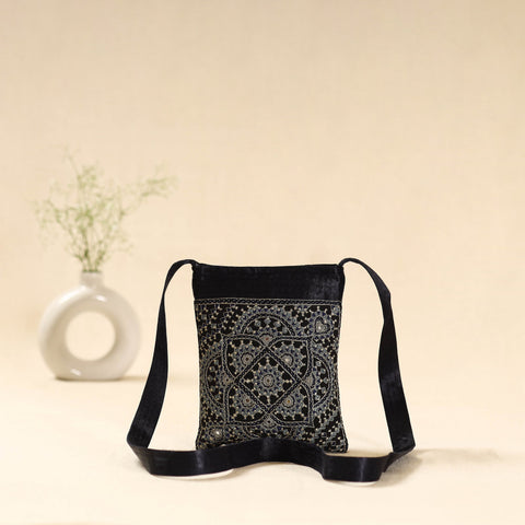 Kutch neran hand embroidered sling bag 48 - handcrafted
