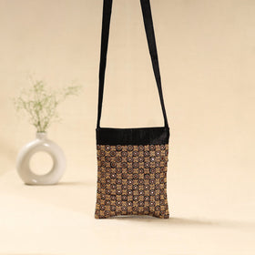 Kutch neran hand embroidered sling bag 50 - handcrafted