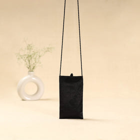 Kutch neran hand embroidered sling dori mobile pouch 107