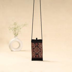 Kutch neran hand embroidered sling dori mobile pouch 108