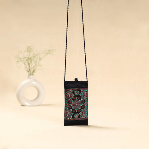 Kutch neran hand embroidered sling dori mobile pouch 110