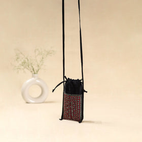 Kutch neran hand embroidered sling dori mobile pouch 212