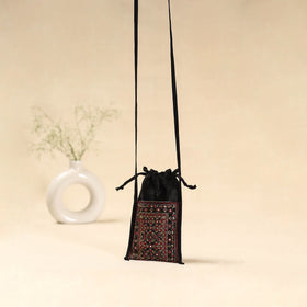 Kutch neran hand embroidered sling dori mobile pouch 213