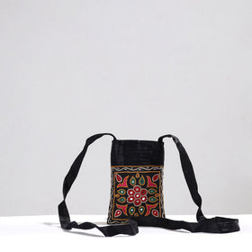 Kutch Pakko Hand Embroidery Mirror Work Mashru Silk Sling Bag 83 Online l iTokri.com