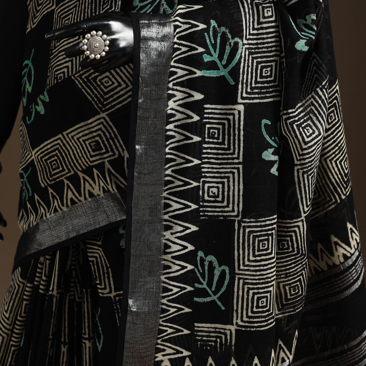 Linen hand batik saree with zari border 15 - handcrafted