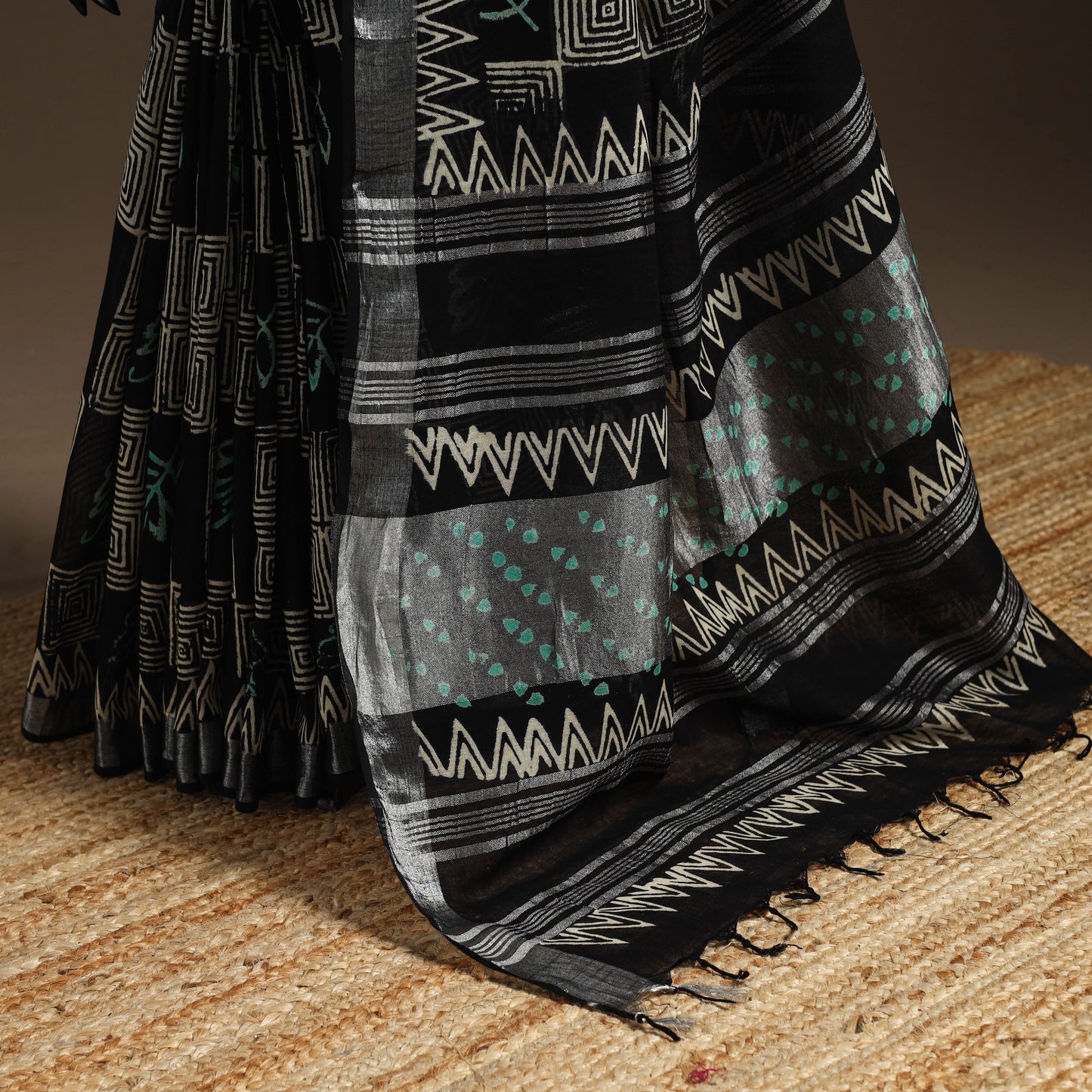 Linen hand batik saree with zari border 15 - handcrafted