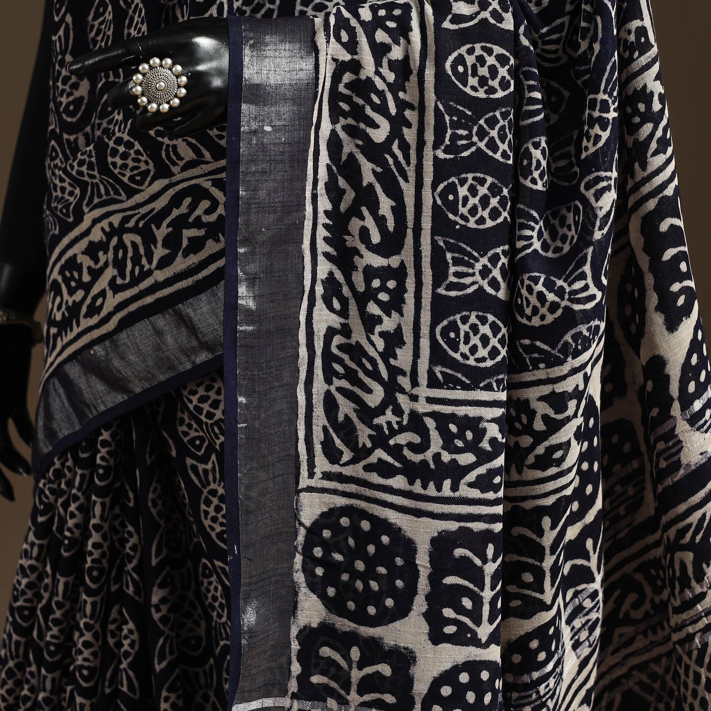 Linen hand batik saree with zari border 16 - handcrafted