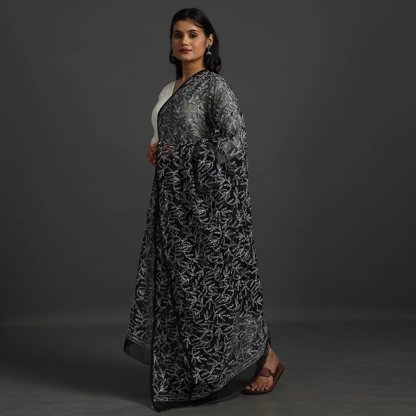  Lucknow Chikankari Tepchi Embroidery Georgette Dupatta 05 