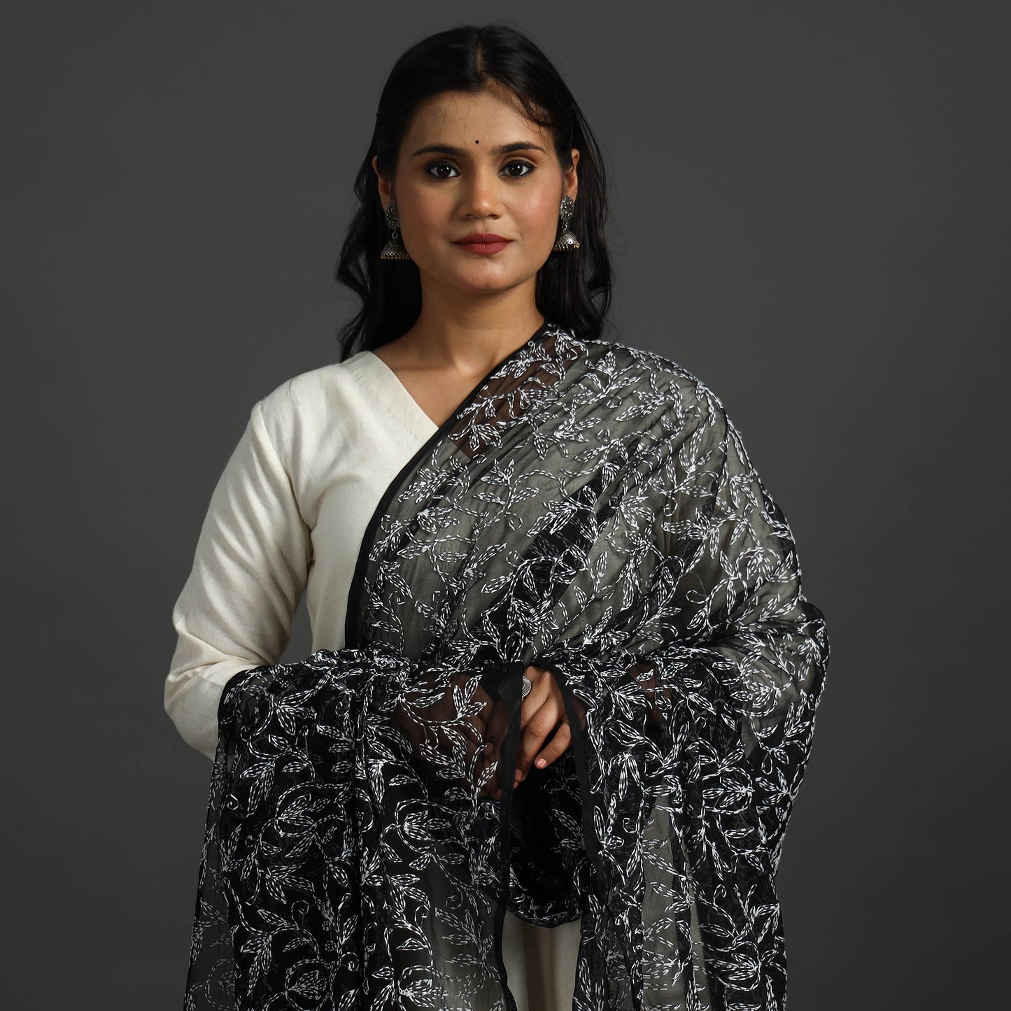  Lucknow Chikankari Tepchi Embroidery Georgette Dupatta 05 