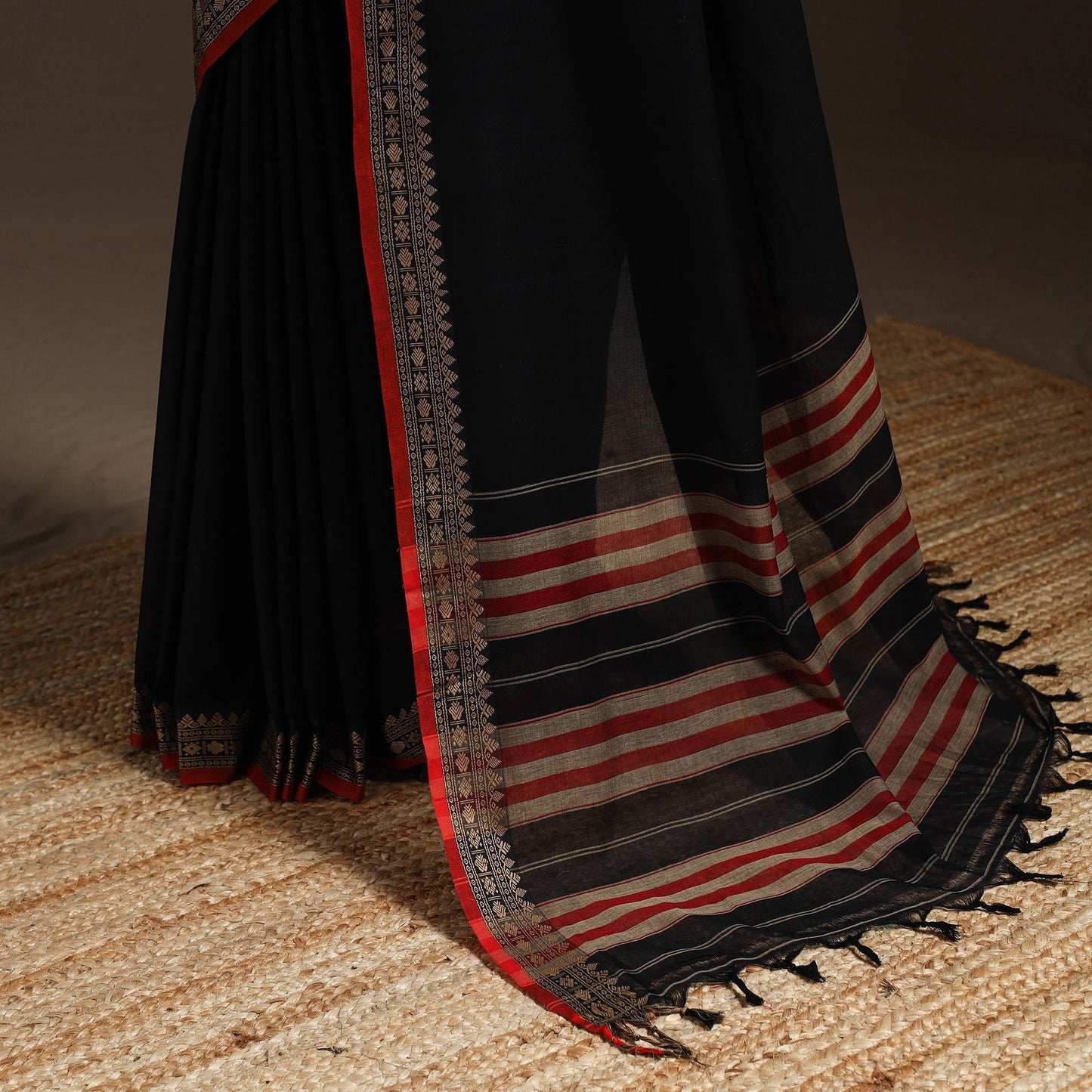 Mercerised cotton dharwad saree with thread border 16