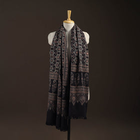 Black - merino wool natural dyed handwoven hand shawl 01