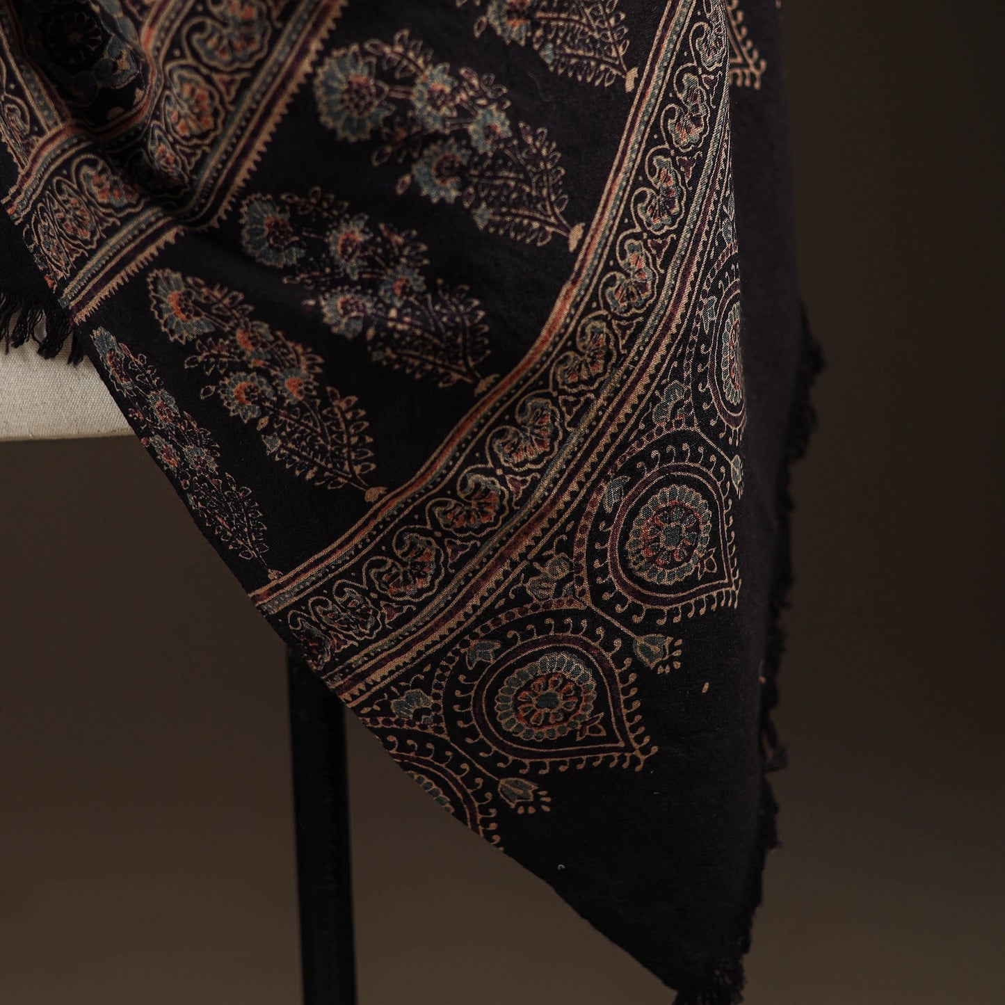 Black - merino wool natural dyed handwoven hand shawl 01