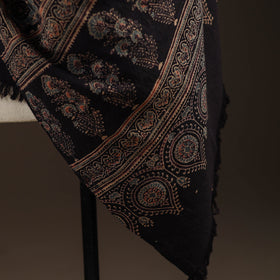 Black - merino wool natural dyed handwoven hand shawl 01