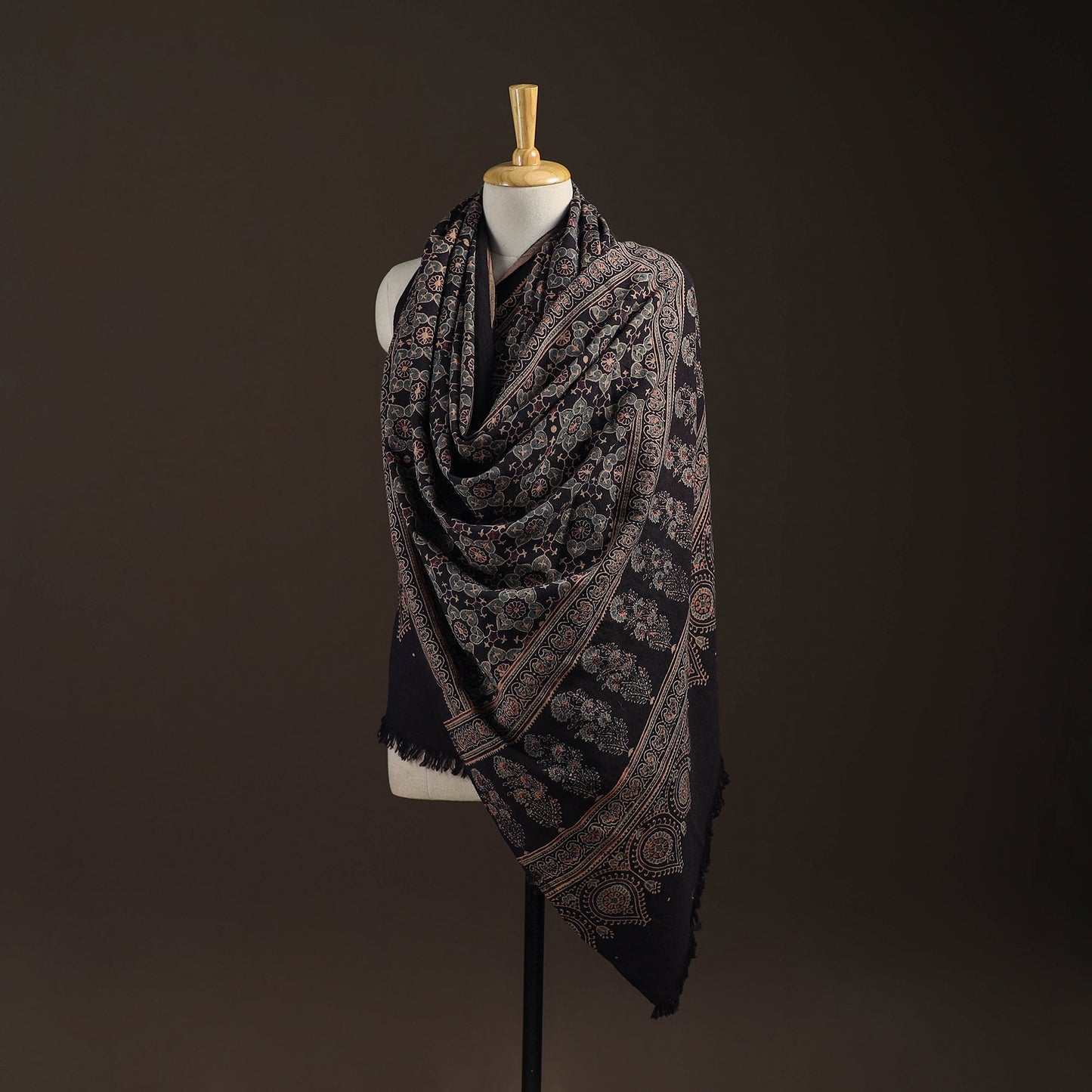 Black - merino wool natural dyed handwoven hand shawl 01