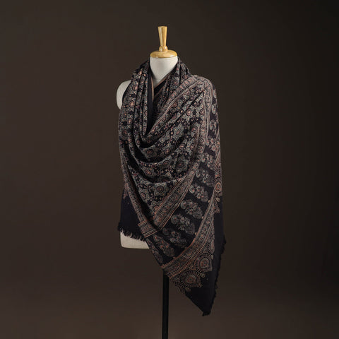 Black - merino wool natural dyed handwoven hand shawl 01
