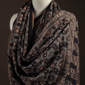 Black - merino wool natural dyed handwoven hand shawl 01