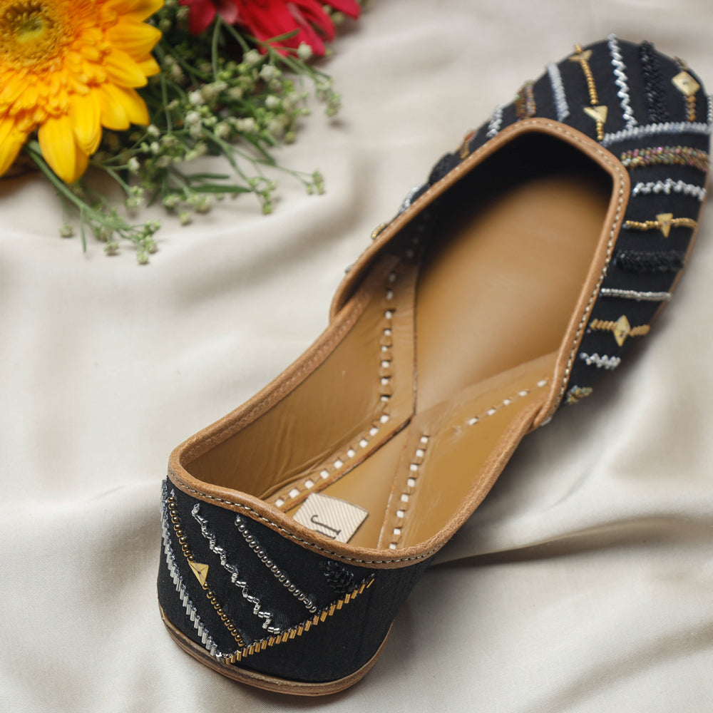 Black Handstitched Embroidered Jutti 