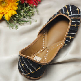 Black Handstitched Embroidered Jutti 