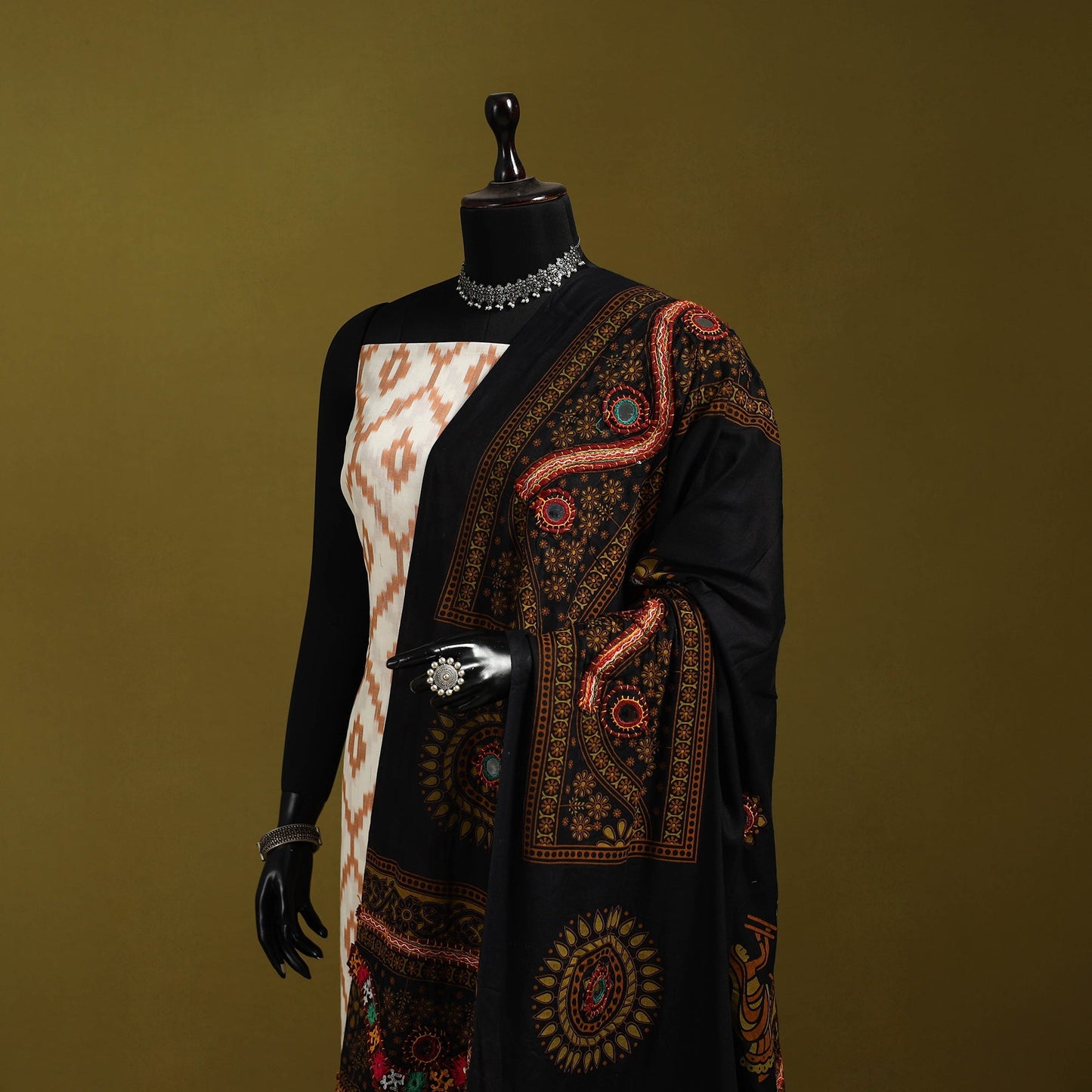 Mirror work printed cotton kutch hand embroidery dupatta 01