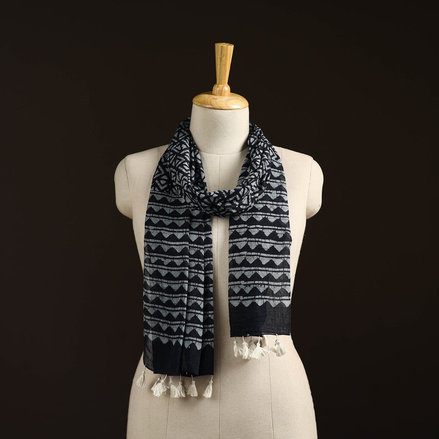 Mul cotton kutch hand batik stole with tassels 07