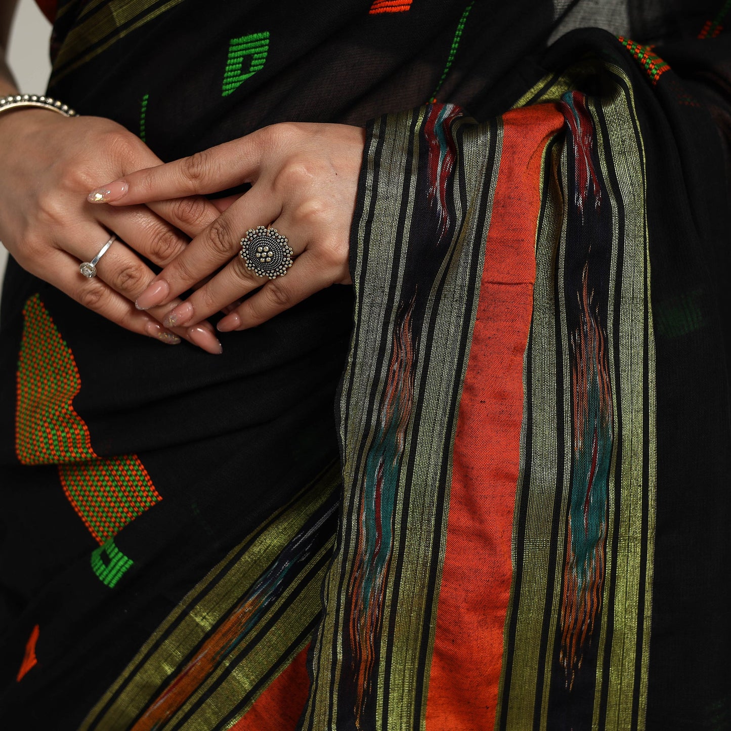 Black - Phulia Handloom Cotton Saree with Thread Buti 16