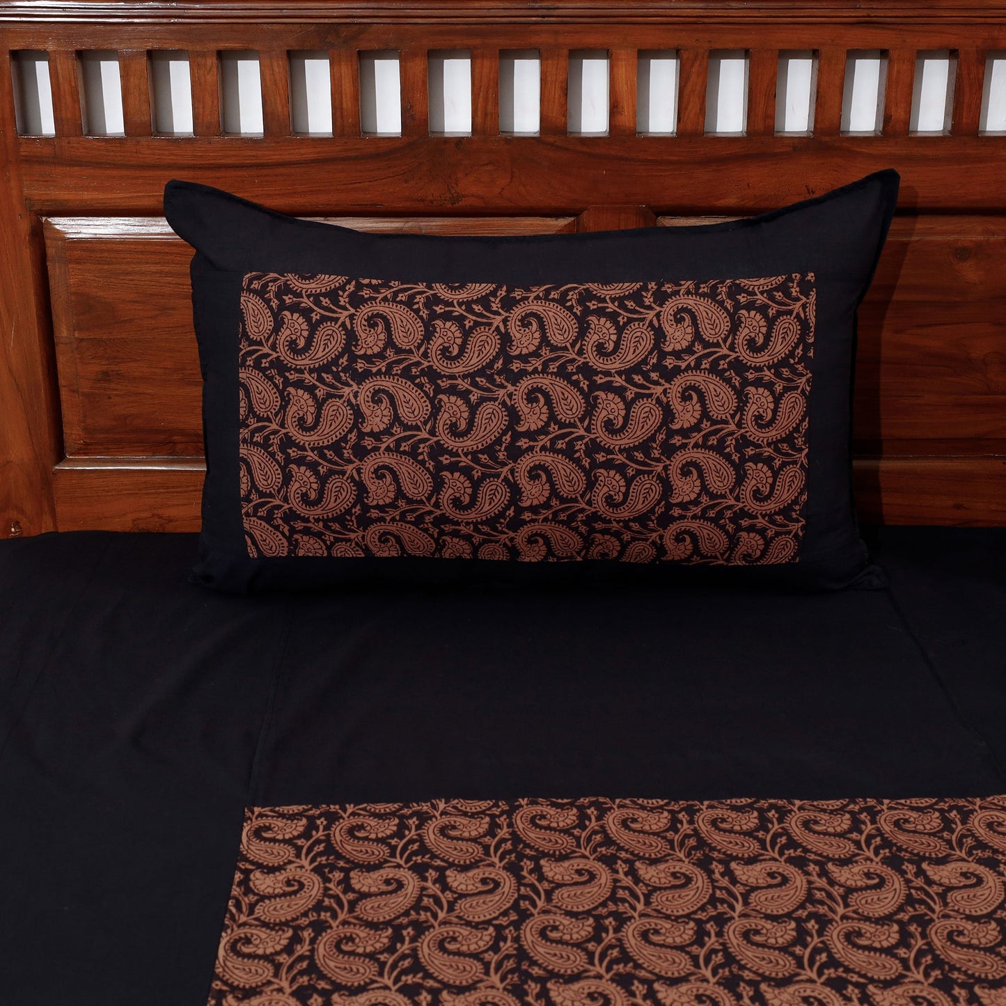 Buy Plain Cotton Double Bed Cover Set with Bagh Patchwork Online l iTokri.com