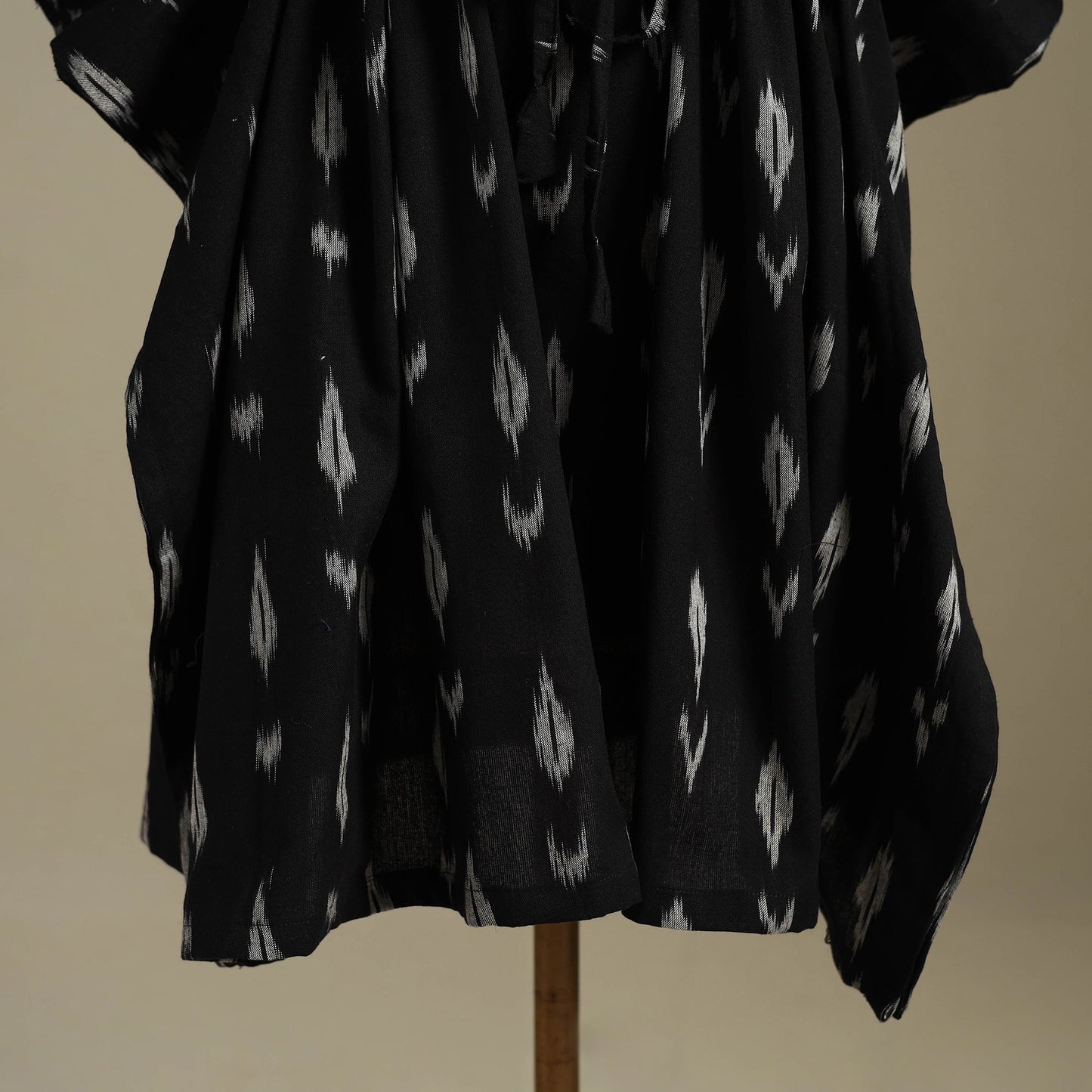 Black Pochampally Ikat Weave Cotton Kaftan (Medium)