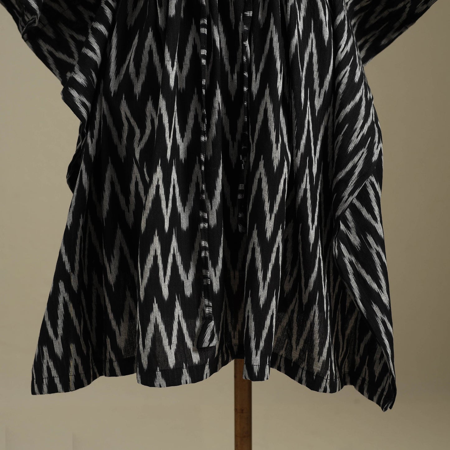 Black - pochampally ikat weave cotton kaftan (medium) 10