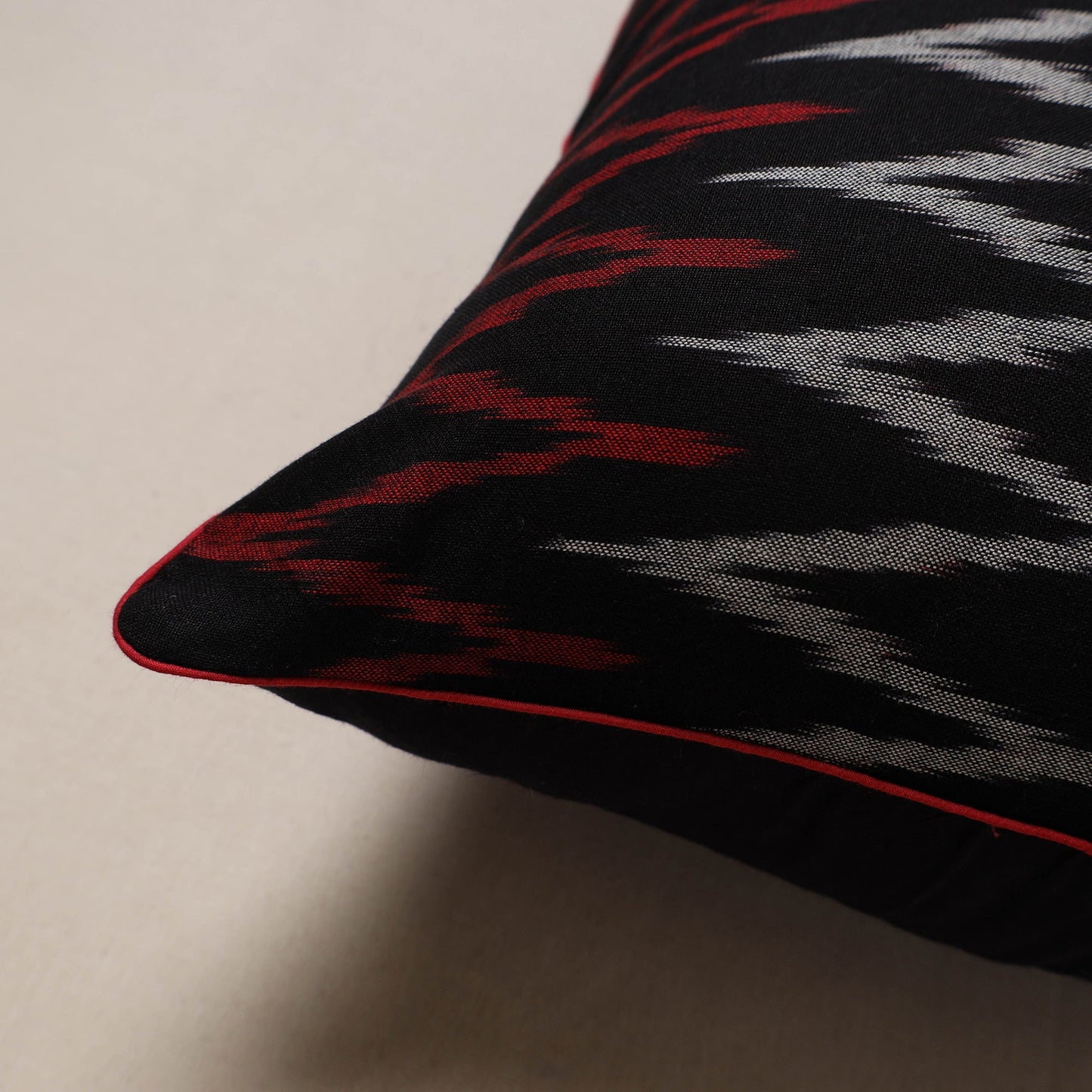 Pochampally ikat weave cushion cover 07 - handcrafted