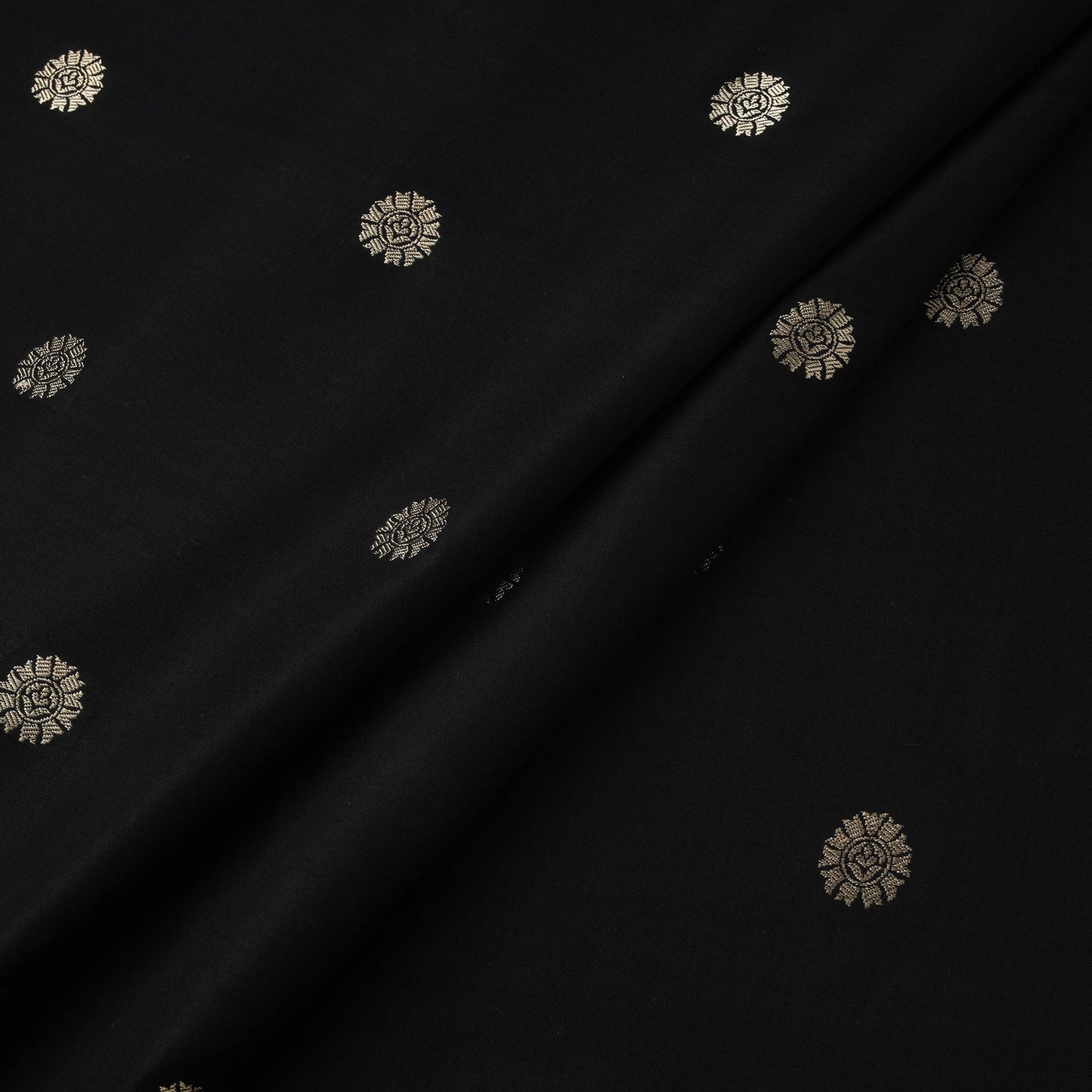 Pure handwoven silk cotton brocade banarasi fabric 01