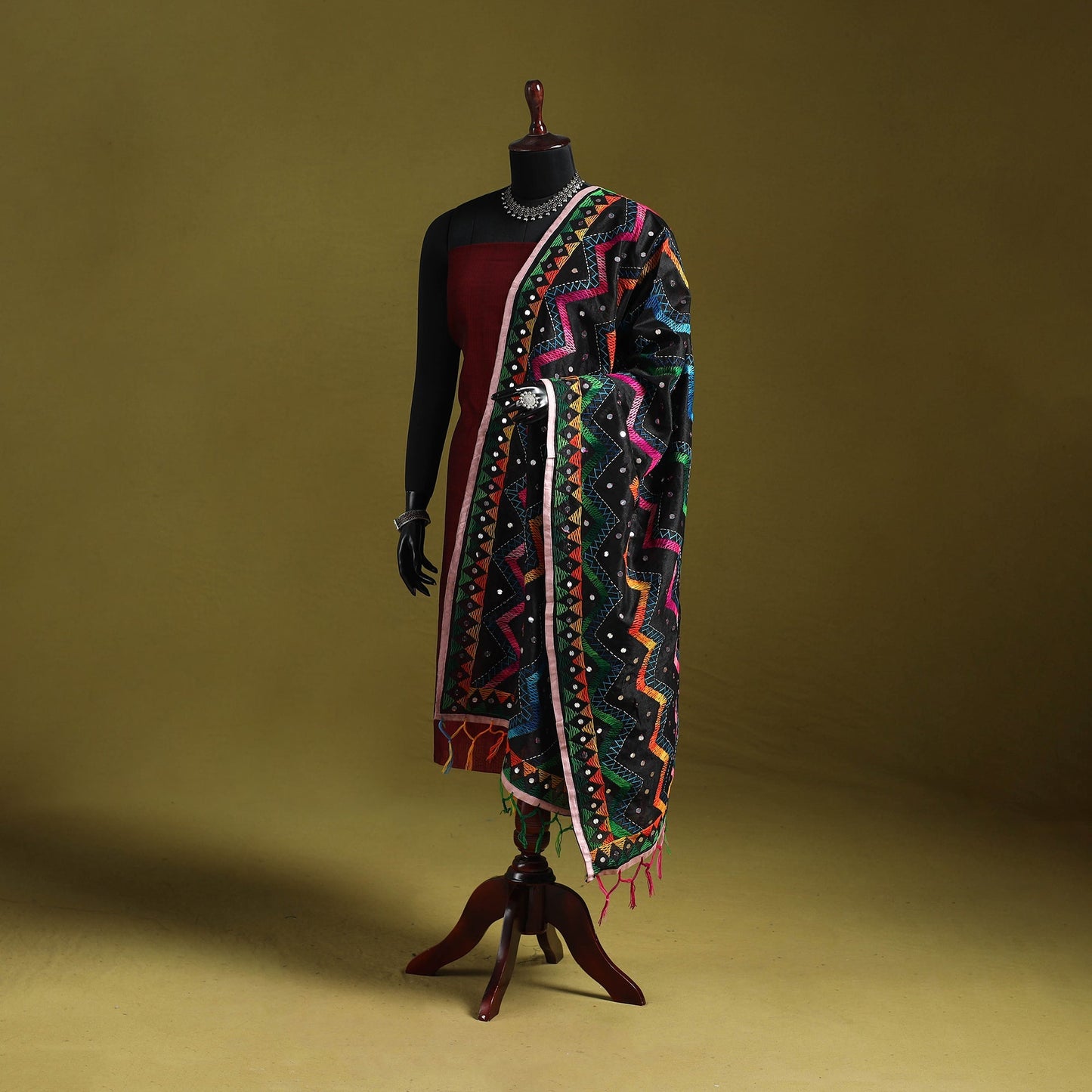 Ranihati chanderi silk zig zag hand embroidery dupatta 04