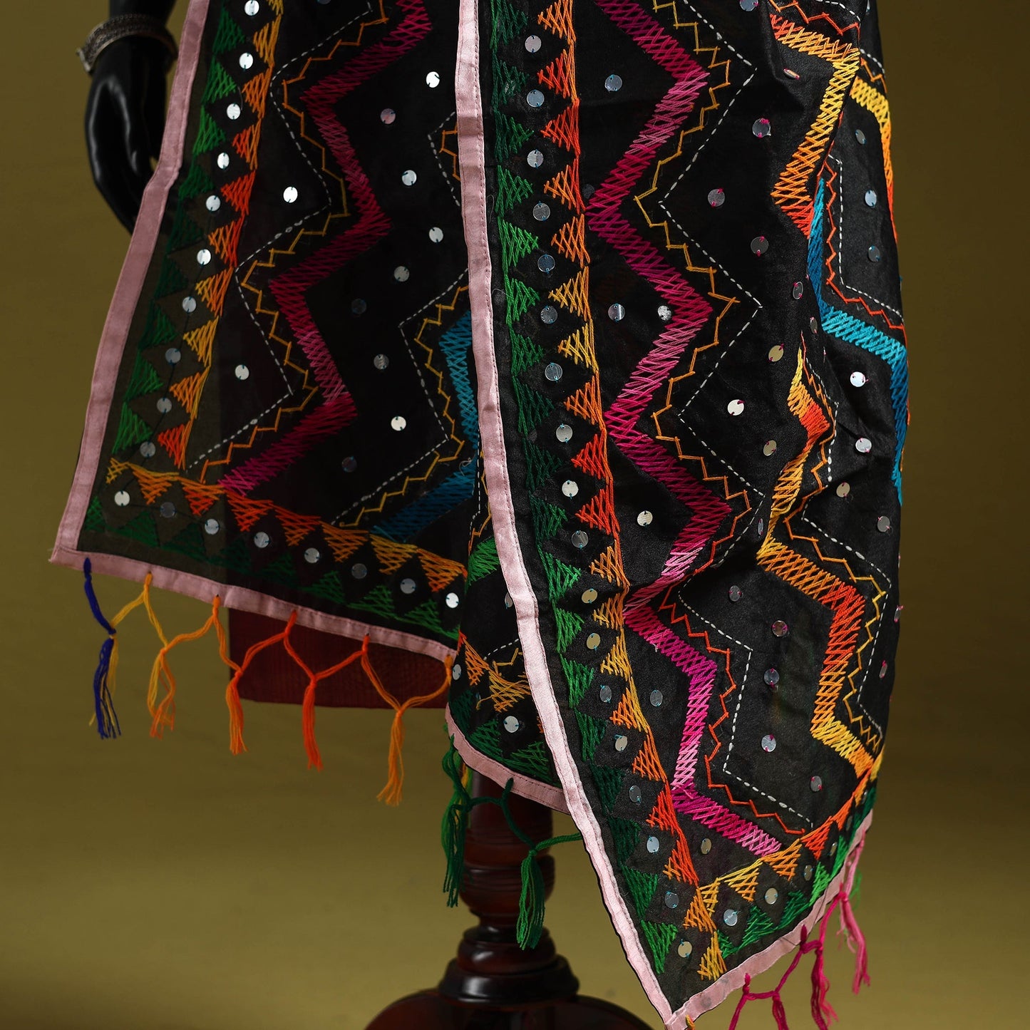 Ranihati chanderi silk zig zag hand embroidery dupatta 08