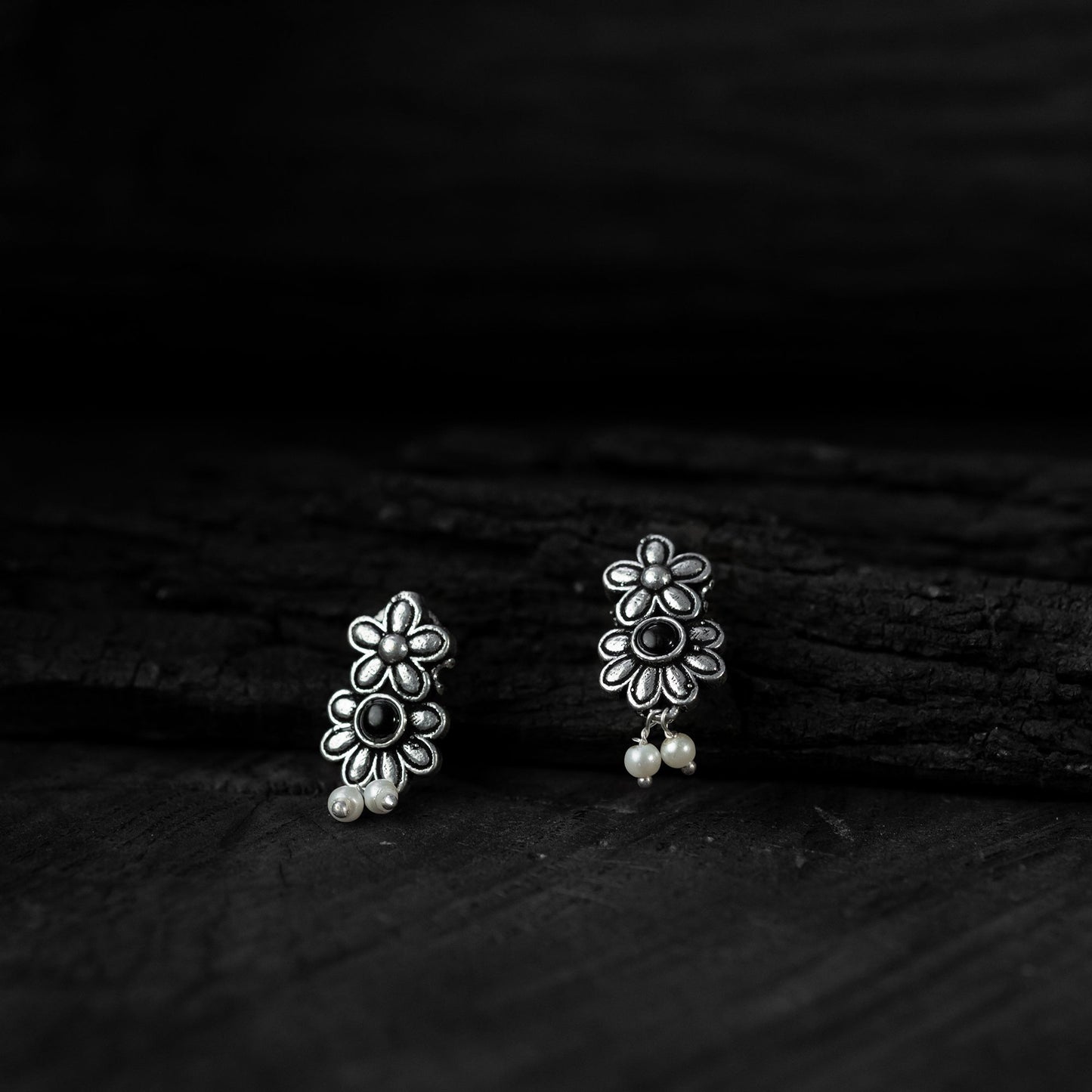 Black - saanjh bela flower oxidised necklace set