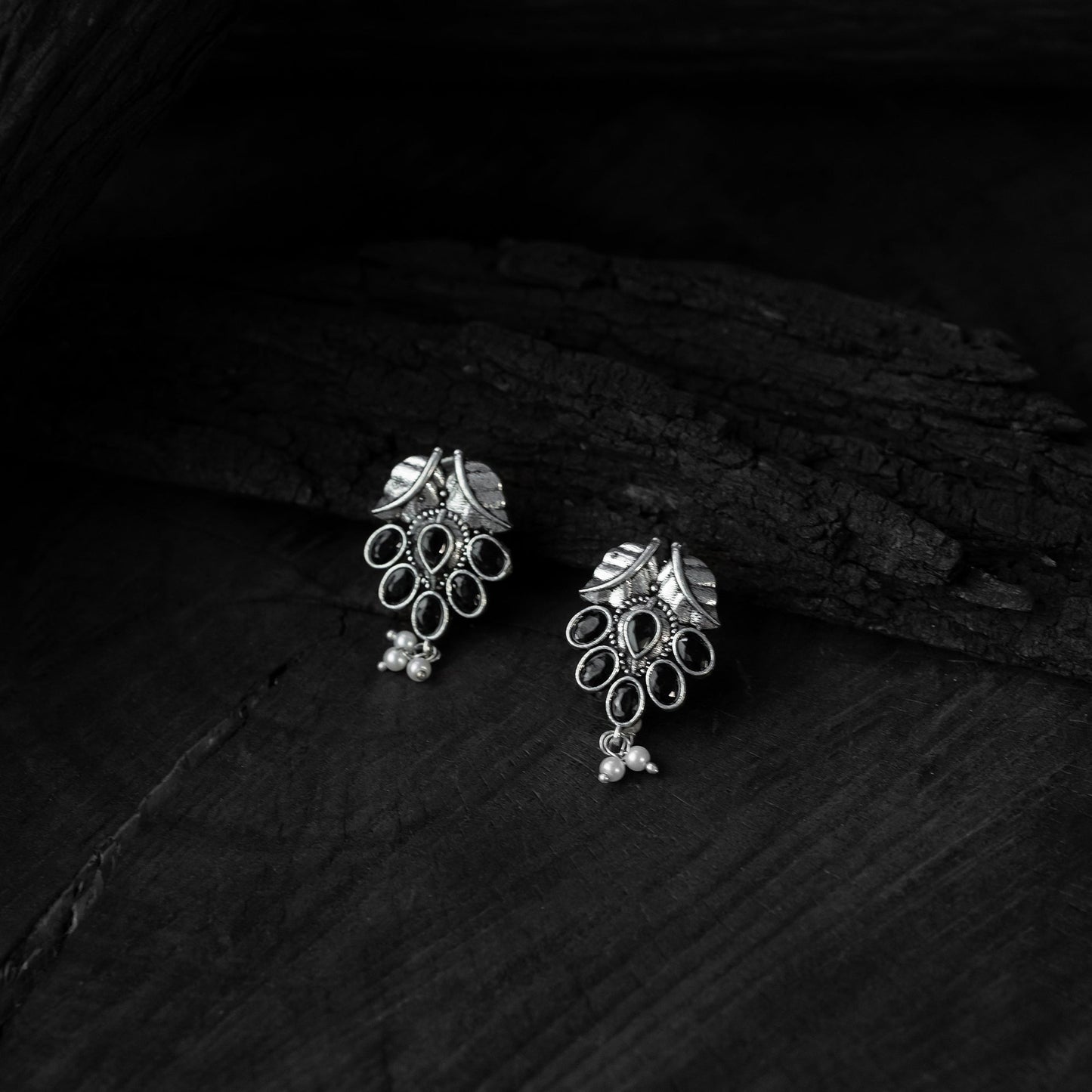 Black - saanjh bela leaves oxidised necklace set