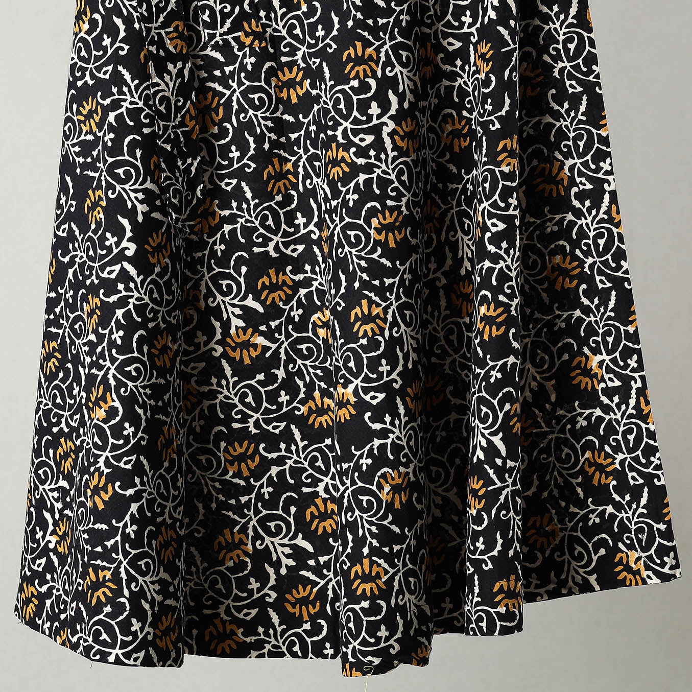 Buy Sanganeri Block Printed Cotton Wrap Around Skirt Online at iTokri.com