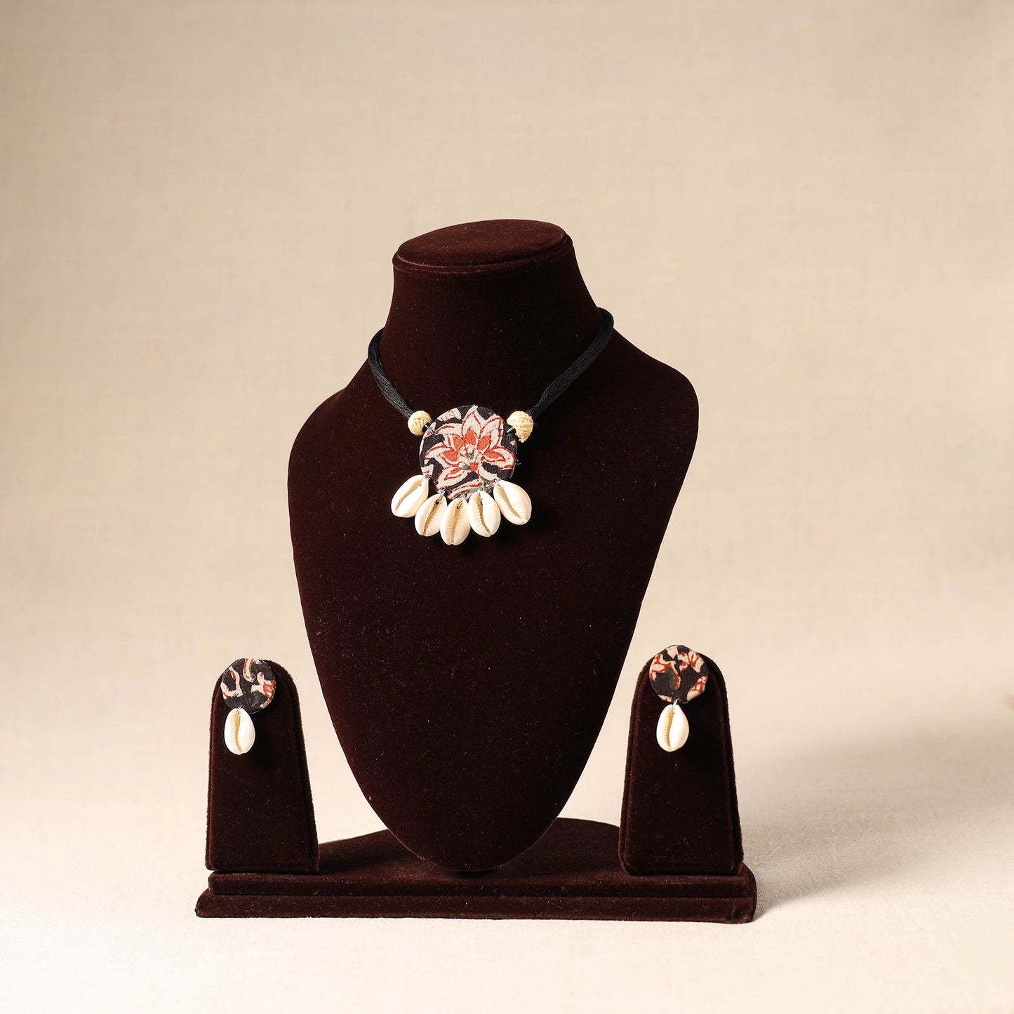 Black Shell Work Fabart Necklace Set