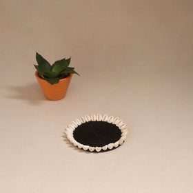 Shell work handcrafted thread coaster 05