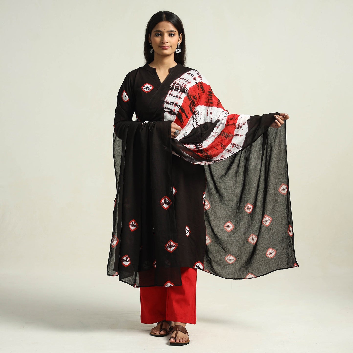 Buy Shibori Tye-Dye Mul Cotton Kurta with Palazzo & Dupatta Set Online at iTokri.com