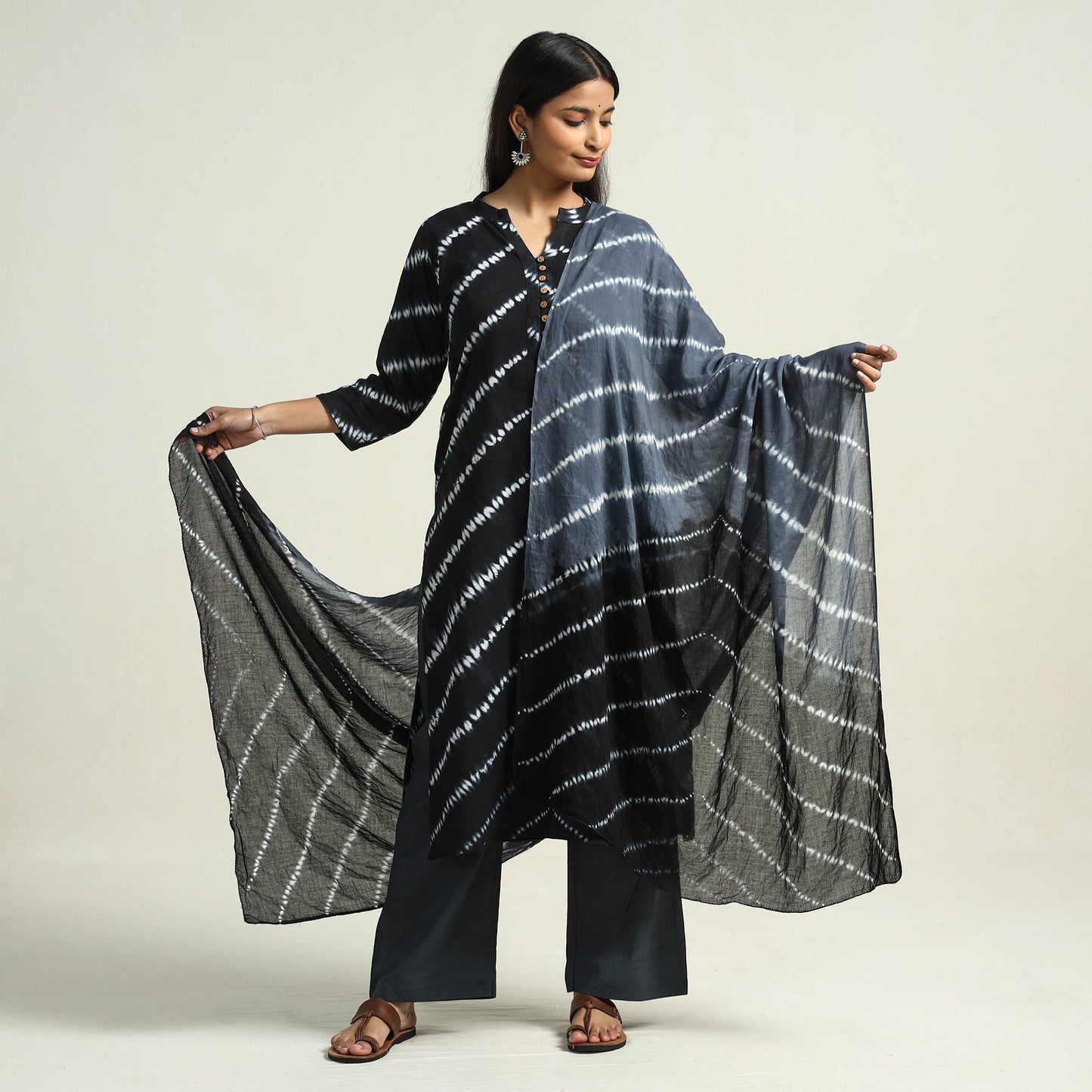 Buy Shibori Tye-Dye Mul Cotton Kurta with Palazzo & Dupatta Set Online at iTokri.com
