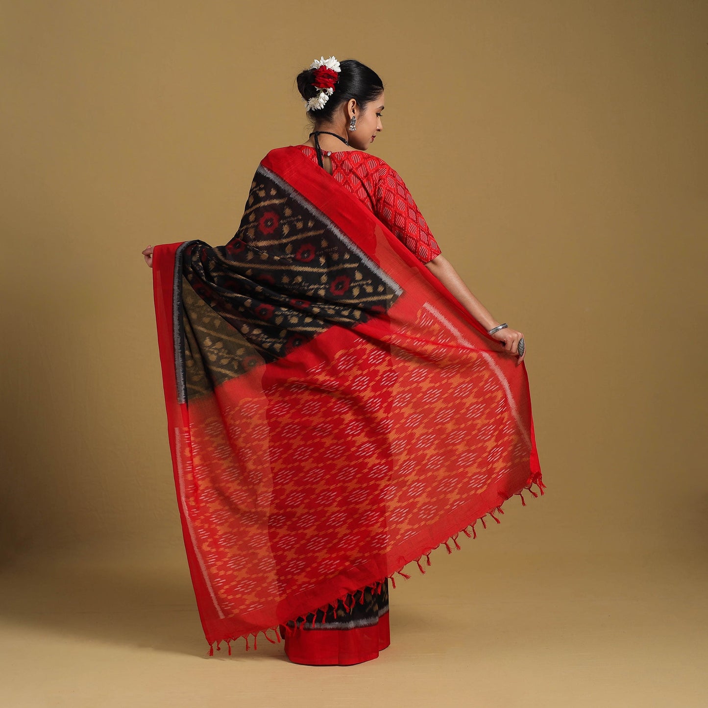 Black Telia Rumal Handloom Cotton Pochampally Double Ikat Saree