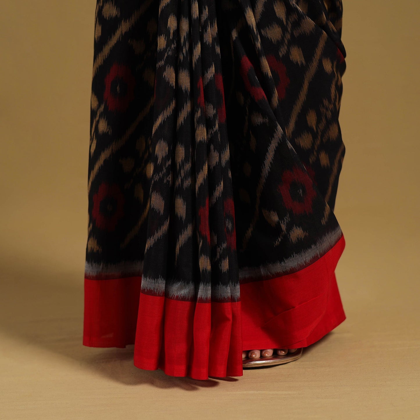 Black Telia Rumal Handloom Cotton Pochampally Double Ikat Saree