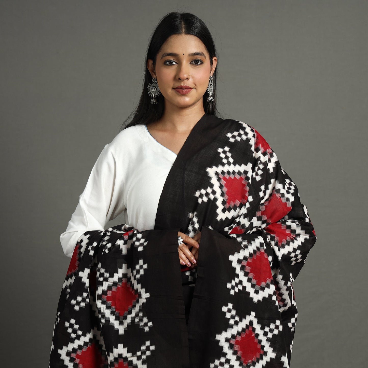  Telia Rumal Pochampally Double Ikat Cotton Handloom Dupatta 