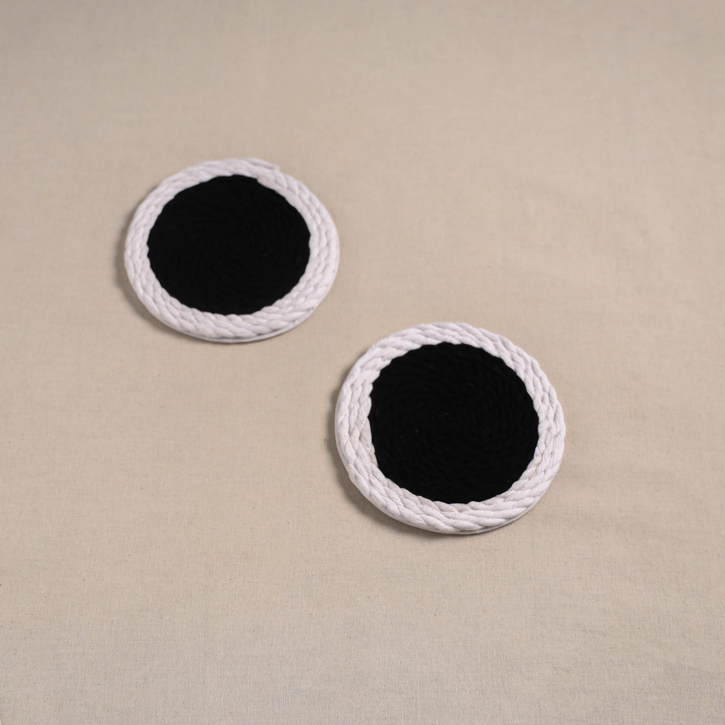 Thread work handcrafted coaster (set of 2) 07