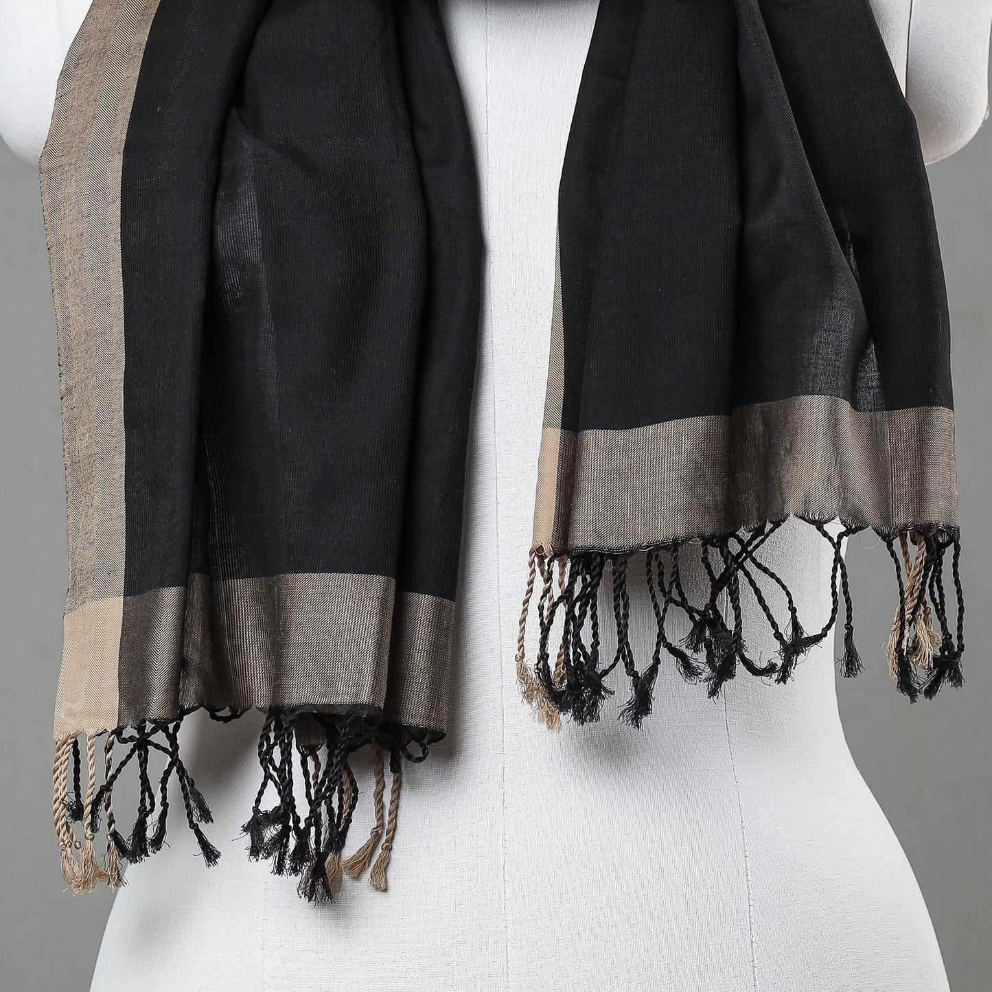 Buy Traditional Maheshwari Cotton Handloom Stole with Tassels Online at iTokri.com